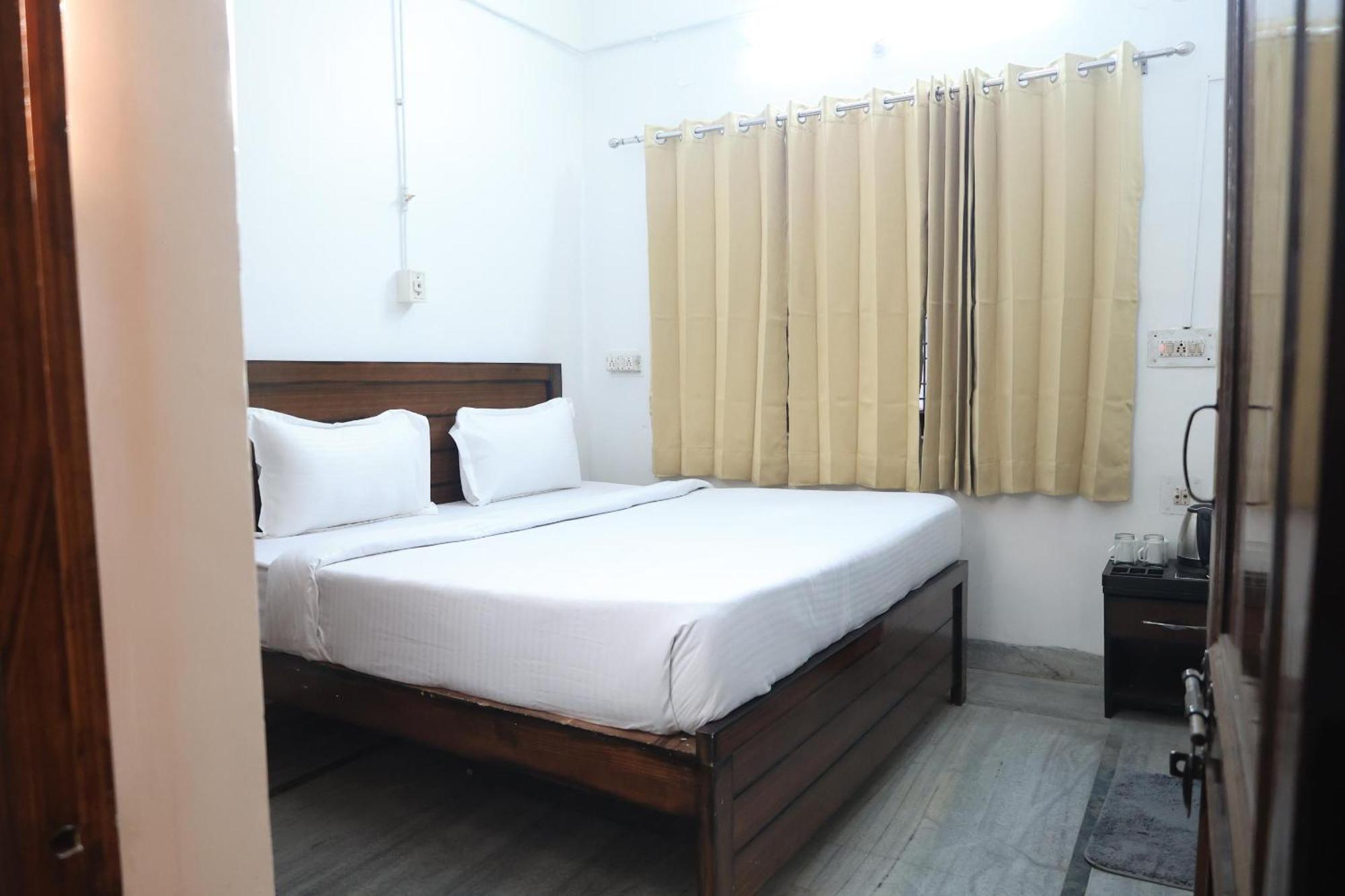فندق Anmol Residency دهرادون المظهر الخارجي الصورة